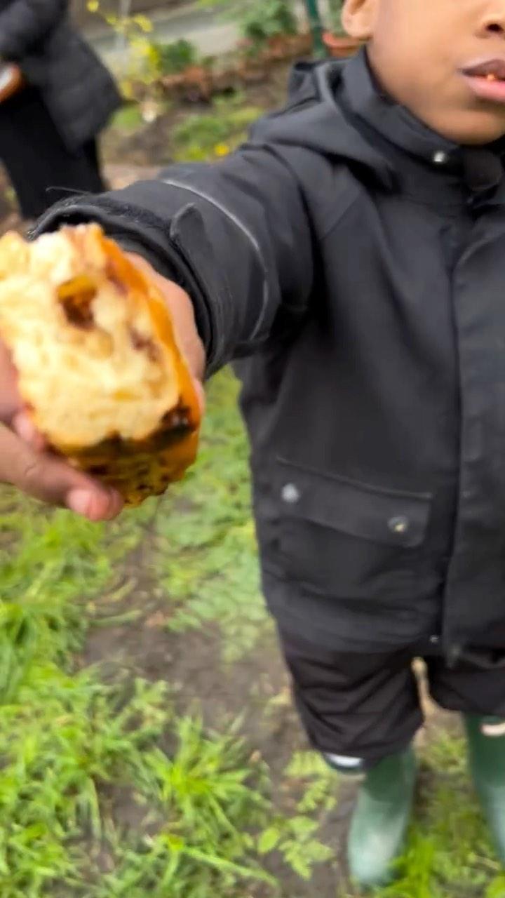 🌧️ The weather outside wasn’t the best but that didn’t stop our brave Wander Wilders from getting outside. 🥐 We got cosy with some toasted chocolate brioche buns and a cup of hot chocolate ☕️ Can’t beat that!